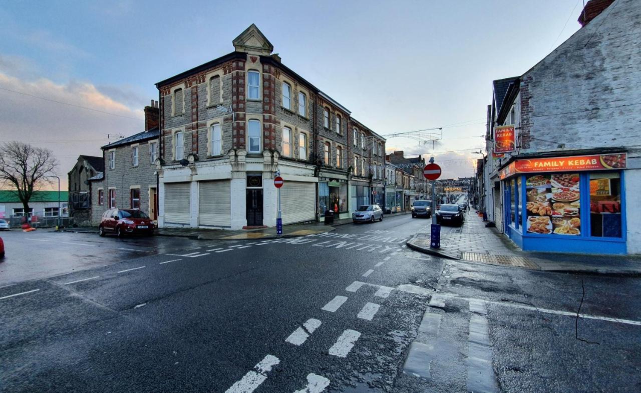 F3 2 Bedroomed Town House - Free Parking - Super 150 Mbps Wifi Near Gavin N Stacey Film House - 1 Free Dog Allowed บาร์รี ภายนอก รูปภาพ