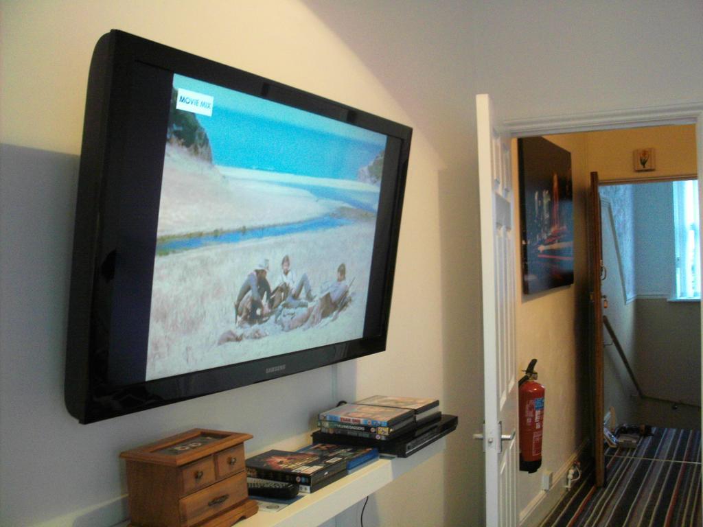 F3 2 Bedroomed Town House - Free Parking - Super 150 Mbps Wifi Near Gavin N Stacey Film House - 1 Free Dog Allowed บาร์รี ห้อง รูปภาพ