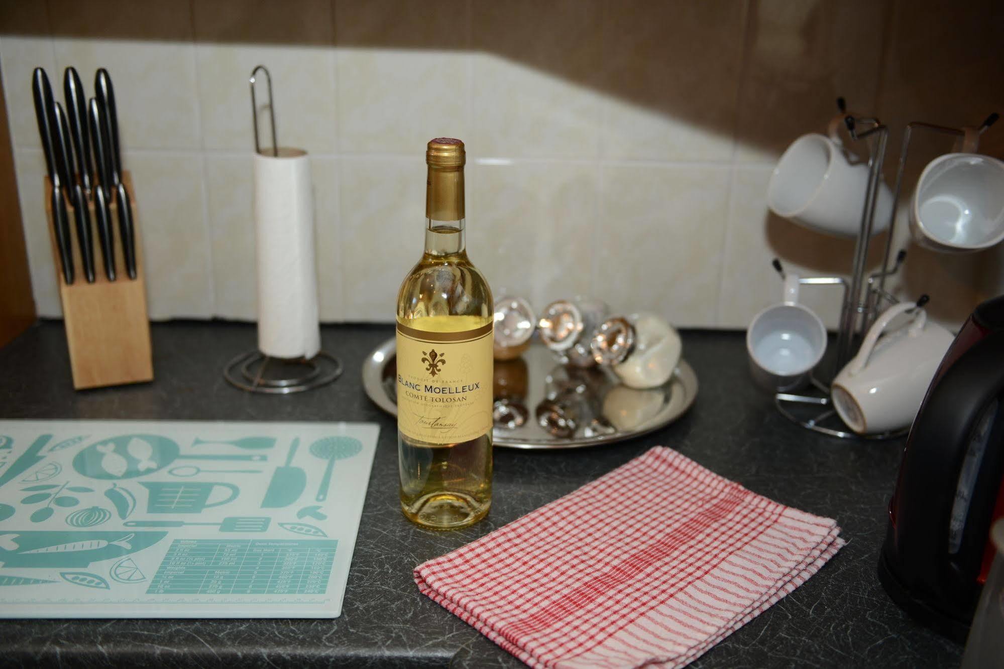 F3 2 Bedroomed Town House - Free Parking - Super 150 Mbps Wifi Near Gavin N Stacey Film House - 1 Free Dog Allowed บาร์รี ภายนอก รูปภาพ
