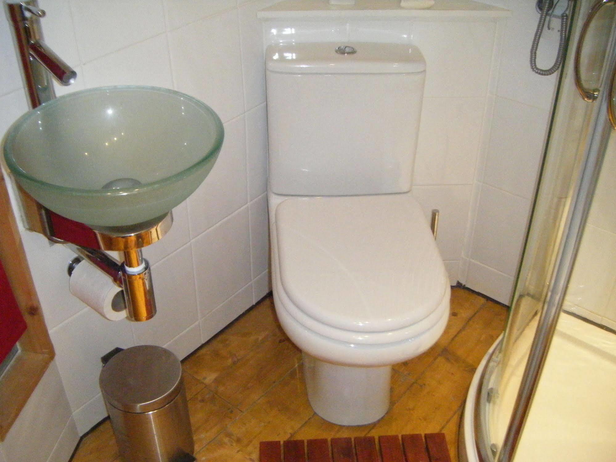 F3 2 Bedroomed Town House - Free Parking - Super 150 Mbps Wifi Near Gavin N Stacey Film House - 1 Free Dog Allowed บาร์รี ภายนอก รูปภาพ