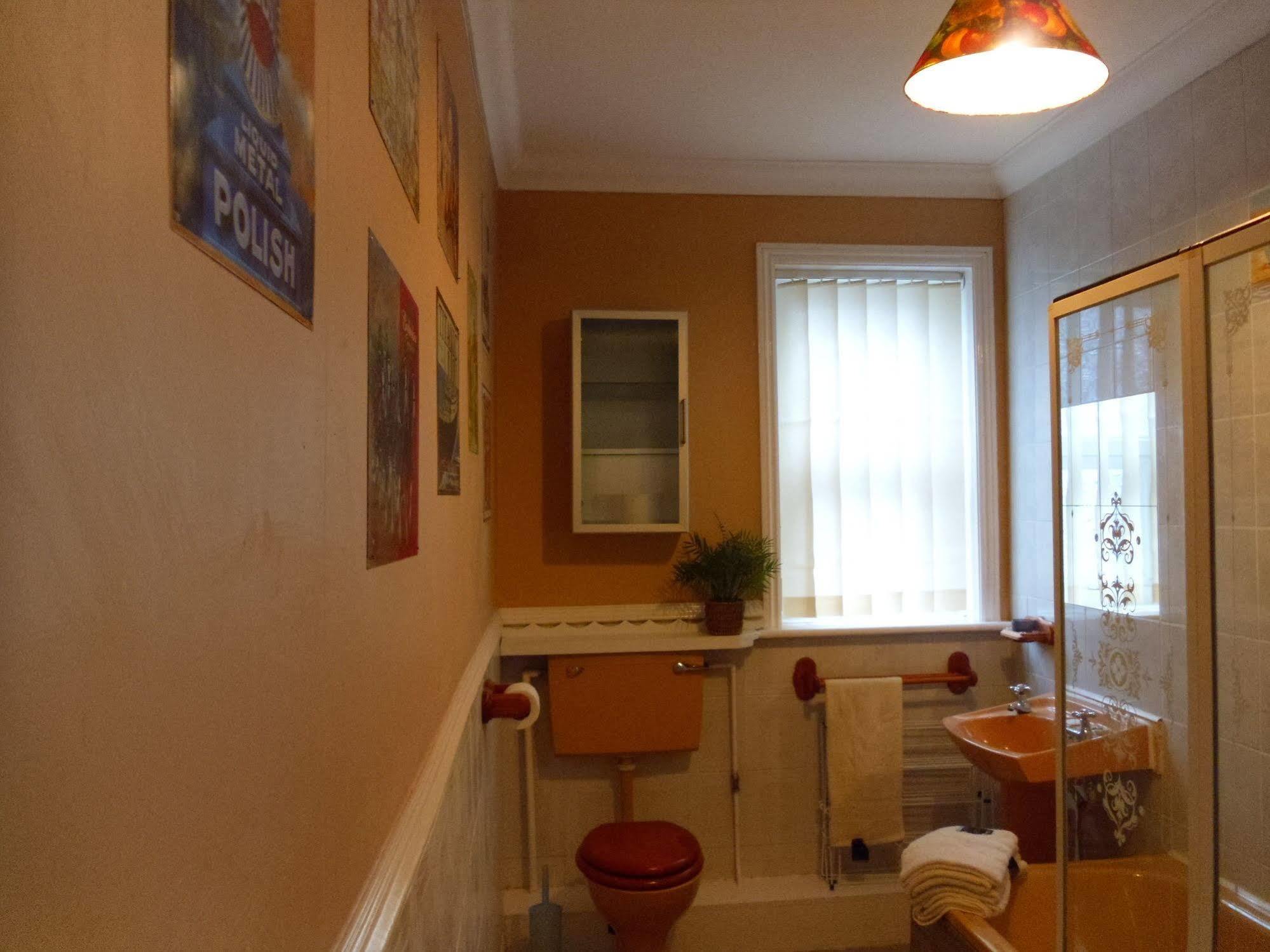 F3 2 Bedroomed Town House - Free Parking - Super 150 Mbps Wifi Near Gavin N Stacey Film House - 1 Free Dog Allowed บาร์รี ภายนอก รูปภาพ