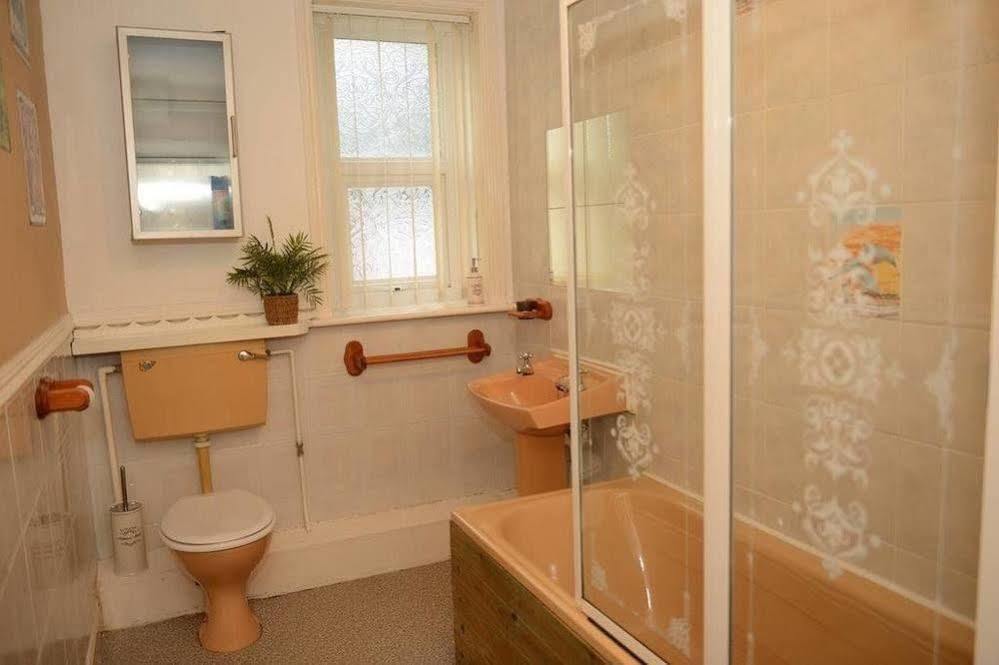F3 2 Bedroomed Town House - Free Parking - Super 150 Mbps Wifi Near Gavin N Stacey Film House - 1 Free Dog Allowed บาร์รี ภายนอก รูปภาพ