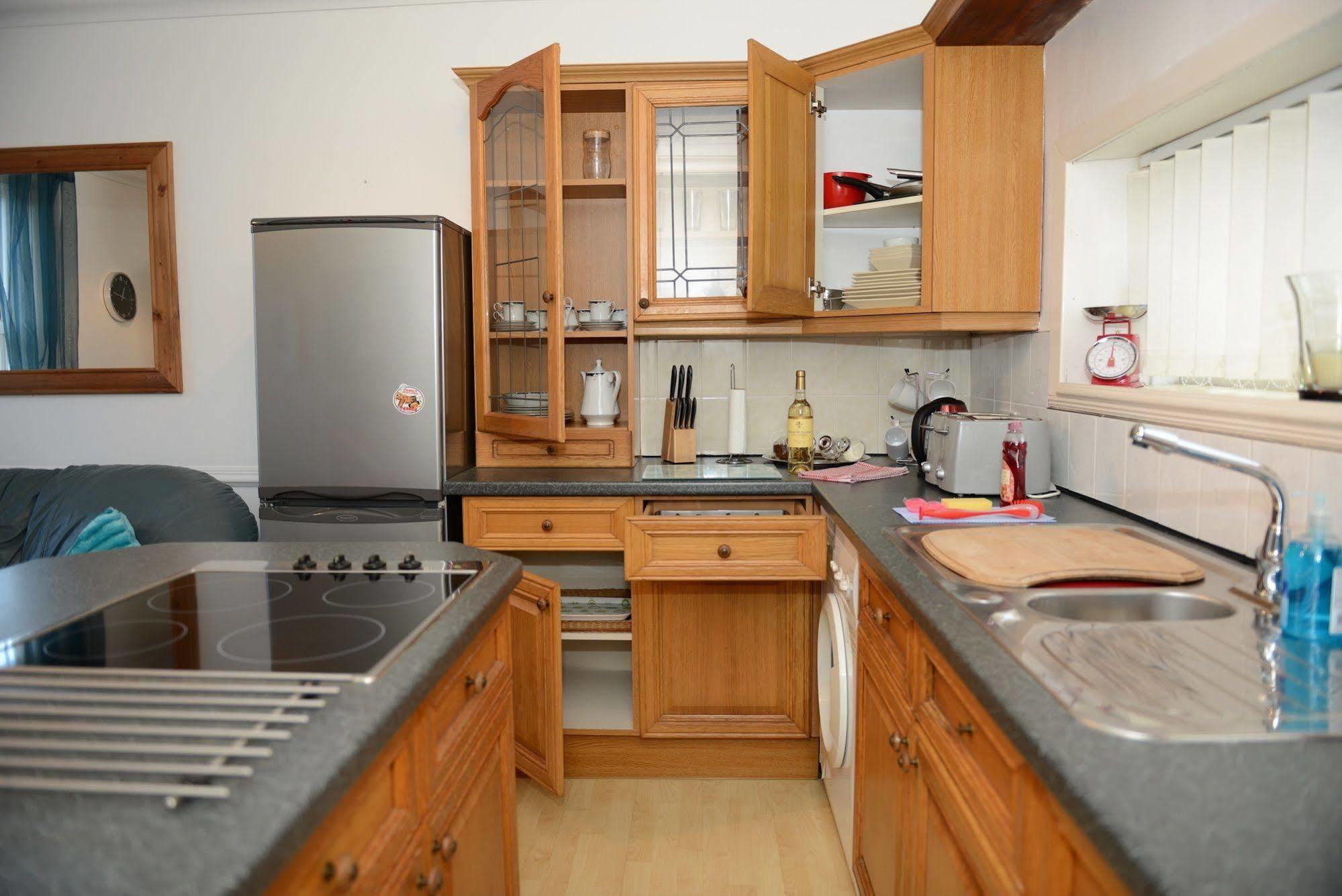 F3 2 Bedroomed Town House - Free Parking - Super 150 Mbps Wifi Near Gavin N Stacey Film House - 1 Free Dog Allowed บาร์รี ภายนอก รูปภาพ
