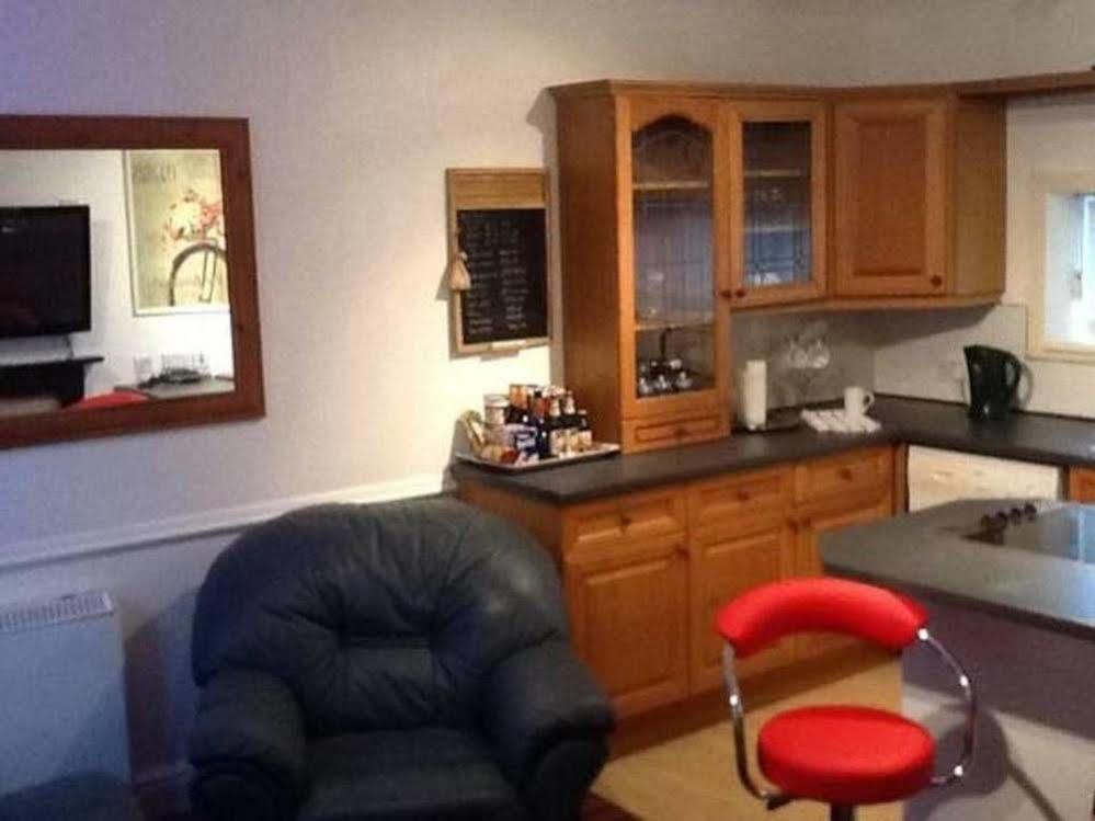 F3 2 Bedroomed Town House - Free Parking - Super 150 Mbps Wifi Near Gavin N Stacey Film House - 1 Free Dog Allowed บาร์รี ภายนอก รูปภาพ
