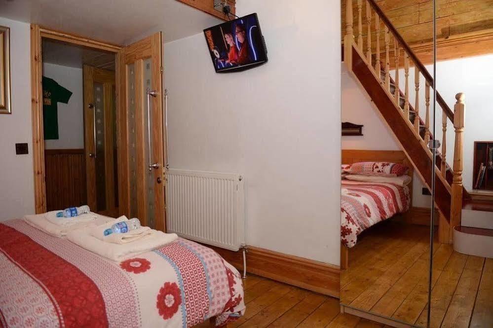 F3 2 Bedroomed Town House - Free Parking - Super 150 Mbps Wifi Near Gavin N Stacey Film House - 1 Free Dog Allowed บาร์รี ภายนอก รูปภาพ