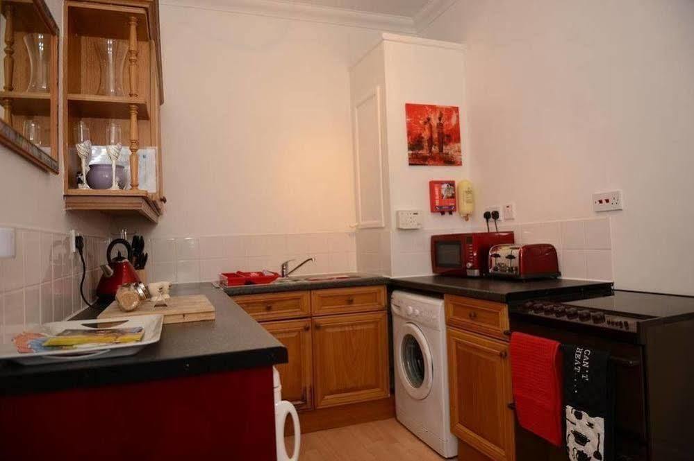 F3 2 Bedroomed Town House - Free Parking - Super 150 Mbps Wifi Near Gavin N Stacey Film House - 1 Free Dog Allowed บาร์รี ภายนอก รูปภาพ