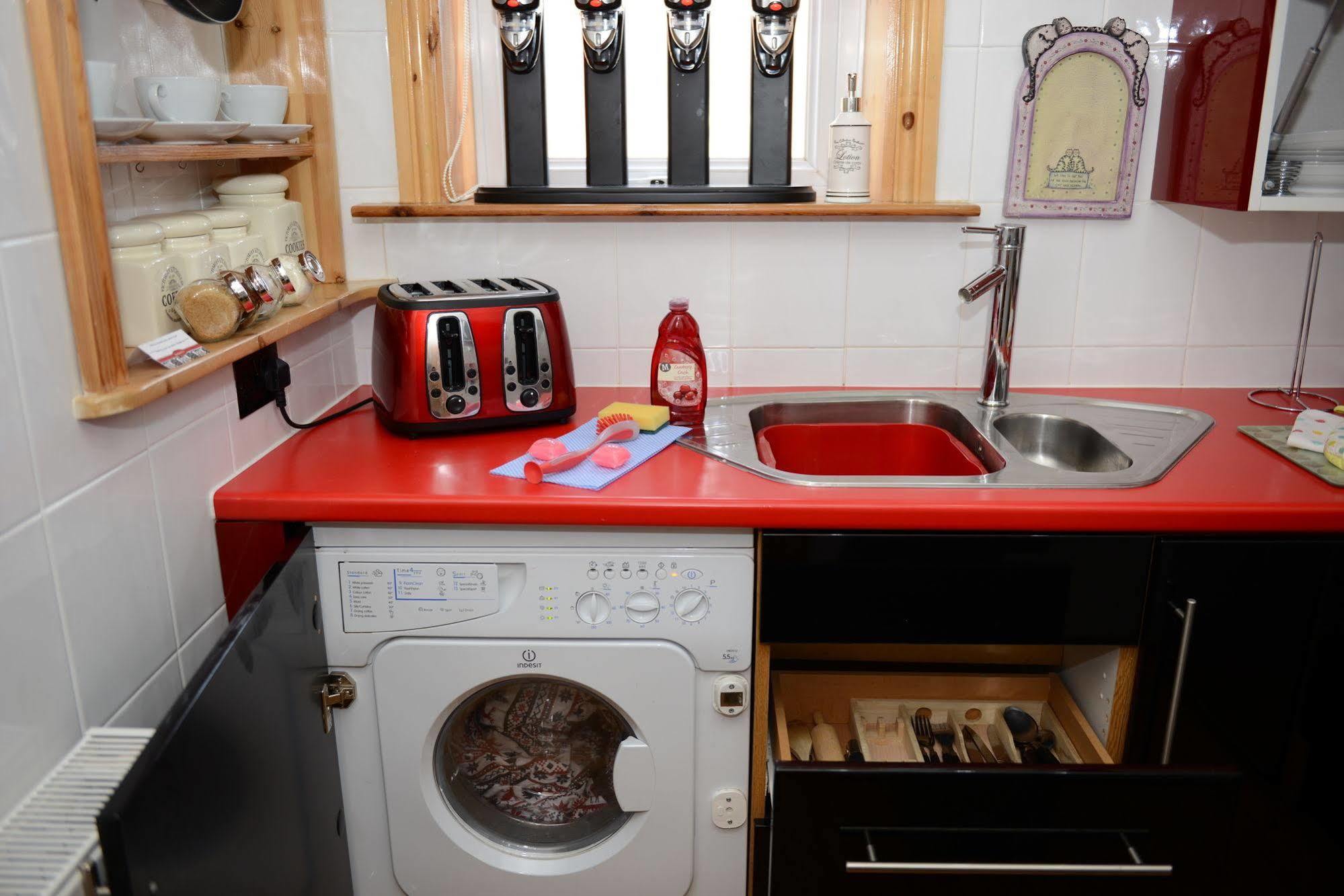 F3 2 Bedroomed Town House - Free Parking - Super 150 Mbps Wifi Near Gavin N Stacey Film House - 1 Free Dog Allowed บาร์รี ภายนอก รูปภาพ